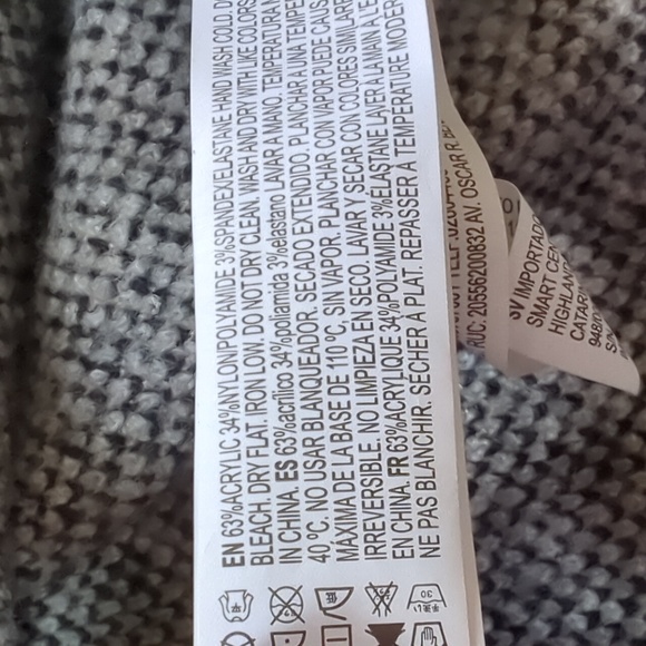 Forever 21 black and white sweater. Large - Picture 7 of 7